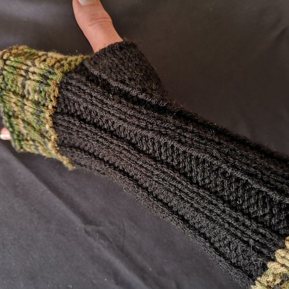 Green Black Camouflage Knit Fingerless Gloves Mittens Armwarmer Made in Canada - Picture 2 of 8